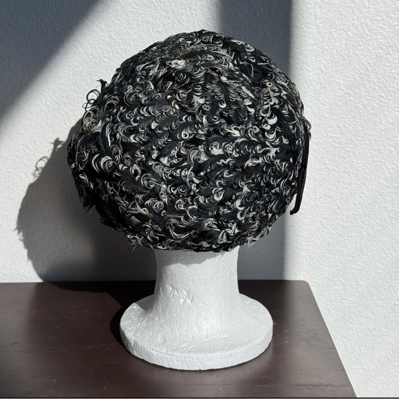 VTG Feather Pillbox Hat – Made in Japan – Black & White Curled Feathers Size BB main image 5